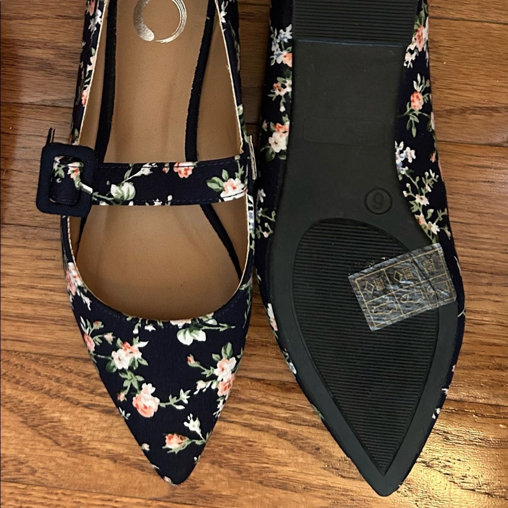 Women’s unbranded floral print Mary Jane’s size 6